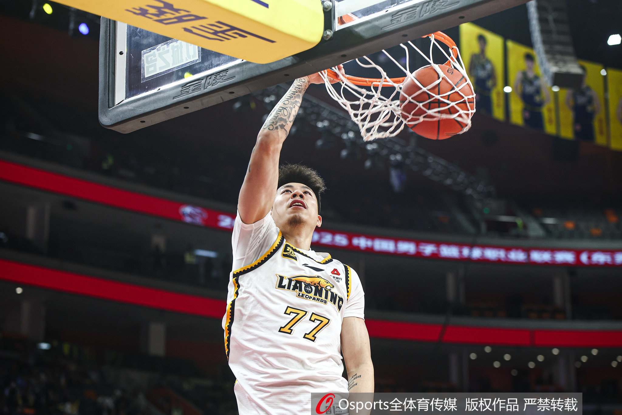 很拼!张镇麟28投11中&三分14中5砍29分7板4助2断 5个前场篮板